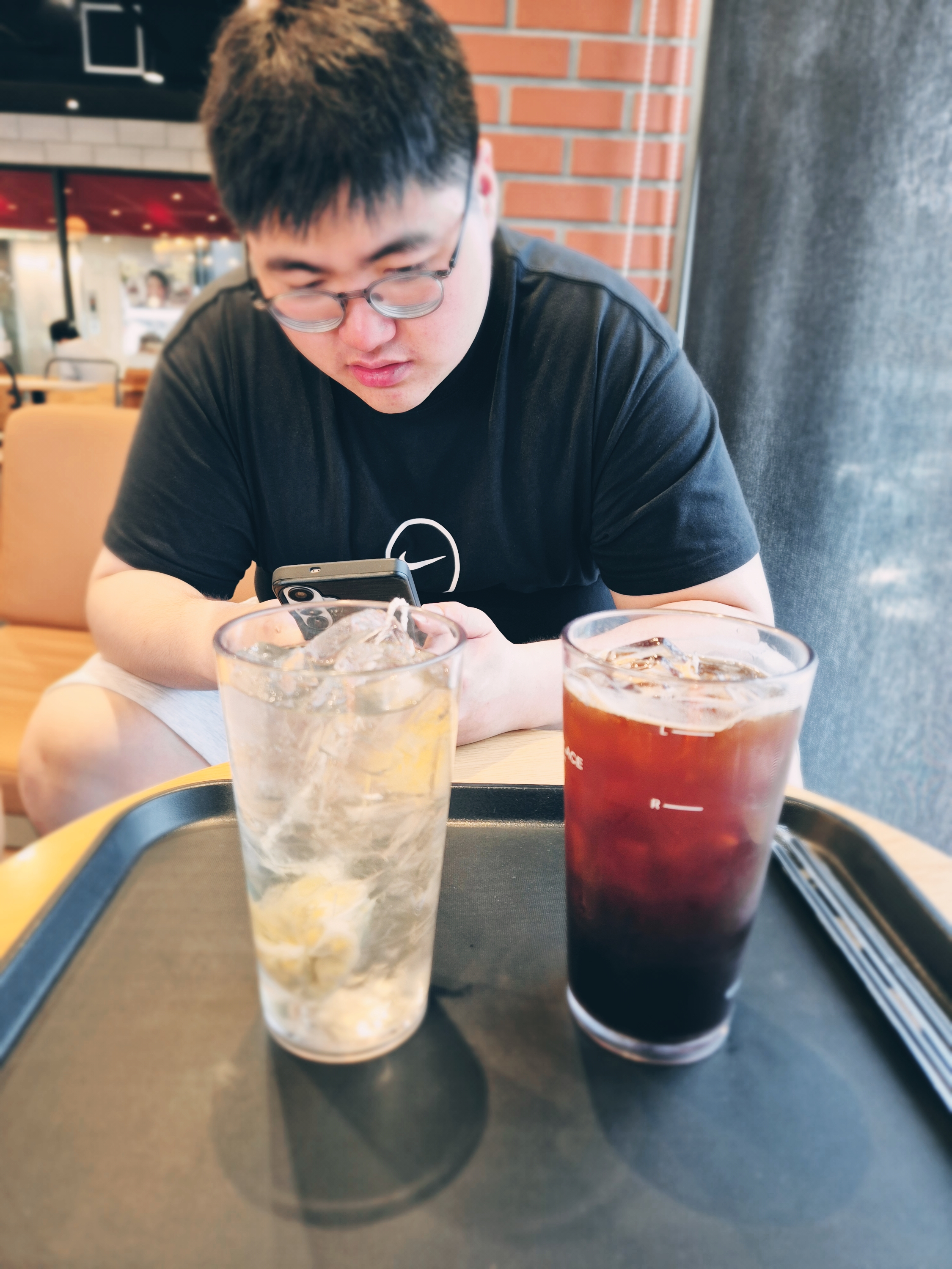 동현